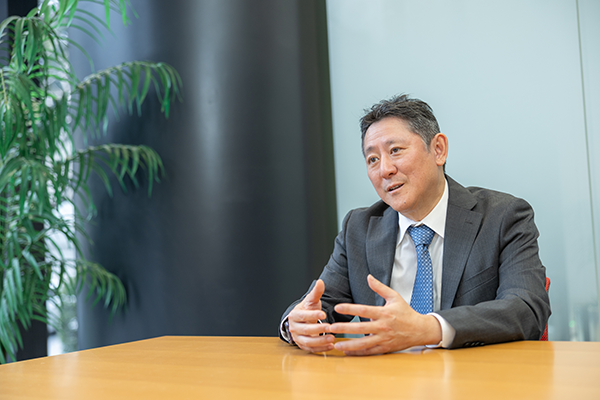 明治産業株式会社 システム部部長 寺田誠一様